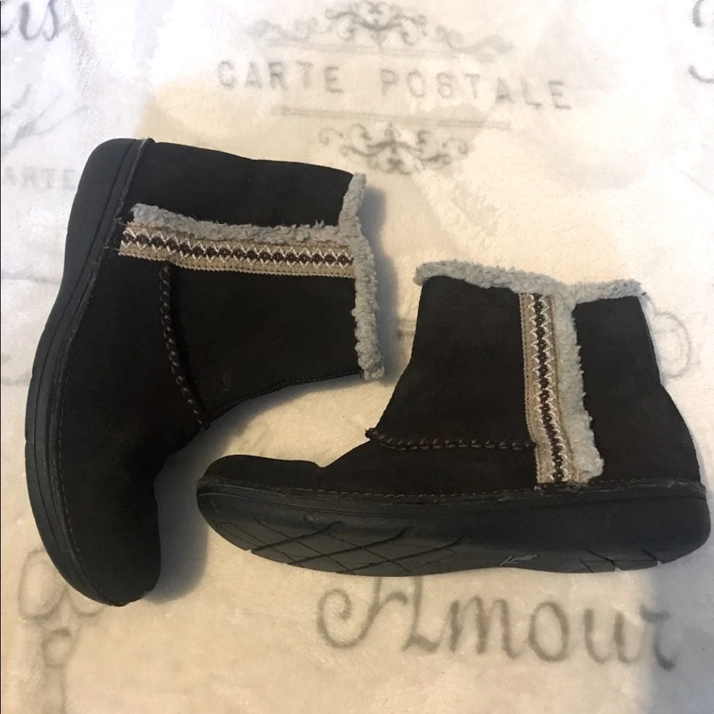 Womens brown suede short boots size 8
